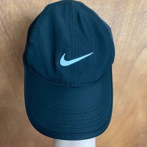 Nike baseball cap. Featherlight